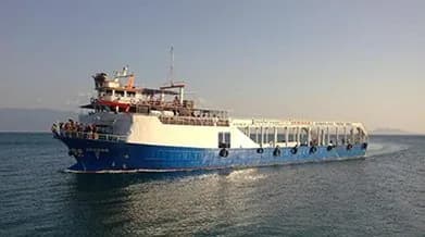 Araç güvertesi dolu Marmara RoRo feribotu Marmara Denizi'nde seyrederken