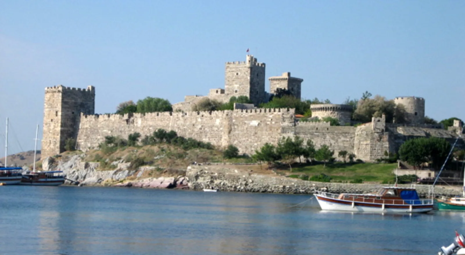 Κάστρο της Αλικαρνασσού — δίπλα στην προβλήτα των φέρι